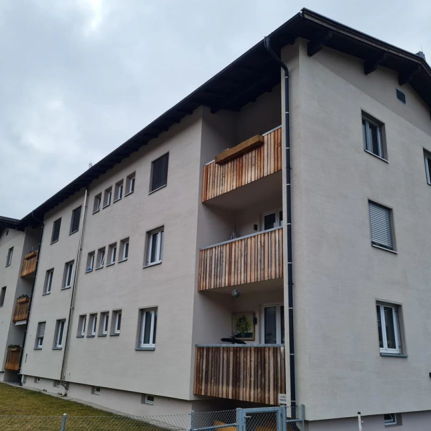 Sanierungsbedürftige 2 Zimmer Wohnung mit Balkon, ab sofort zu mieten !!! - Foto 1
