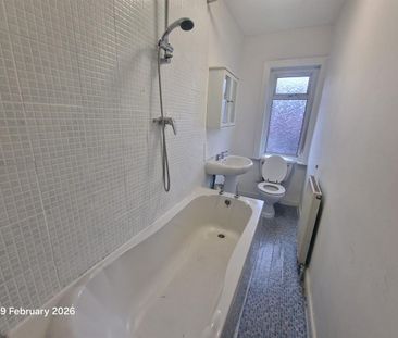 Cross Flatts Crescent, Leeds - Photo 4