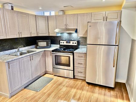 For Lease - 3366 Covent Crescent, Mississauga, Ontario - Photo 2