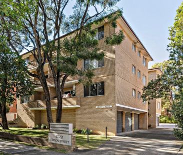 Bright & Airy Apartment in convenient location - Photo 3