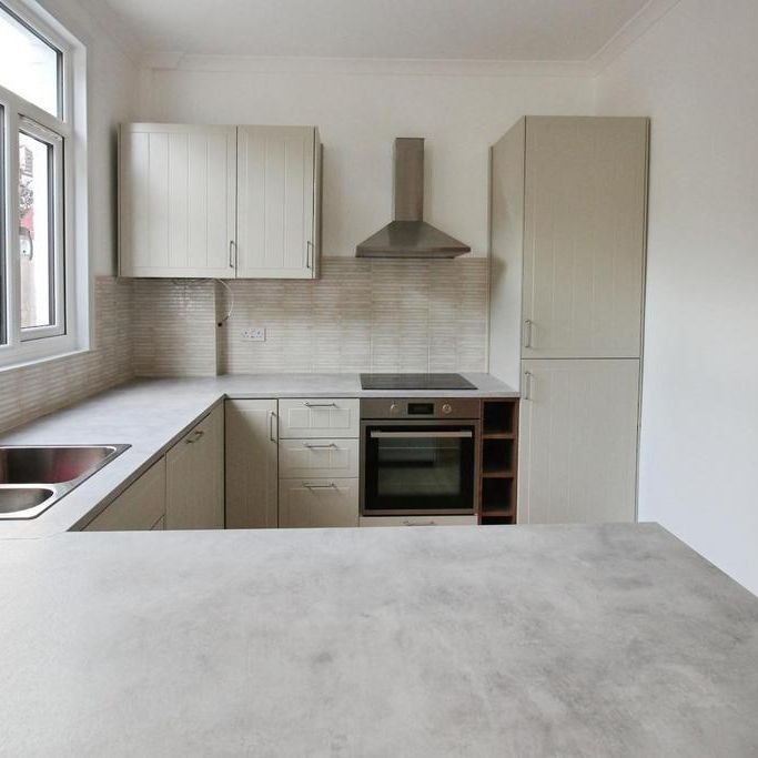 3 bedroom end of terrace house to rent - Photo 1