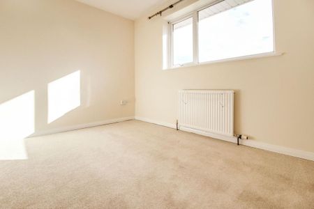 2 bedroom semi-detached house to rent - Photo 2