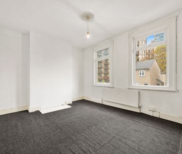 3 bedroom mid terraced house to rent, - Photo 3