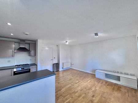 1 bedroom flat to rent - Photo 2