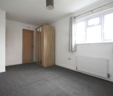 4 bedroom terraced house to rent - Photo 5