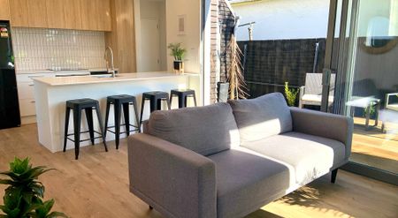 Modern as New Executive Fully Furnished Front Townhouse in Excellent Location! - Photo 4