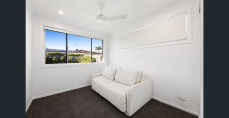 Stylish Living in Sought-After Minyama - Photo 3