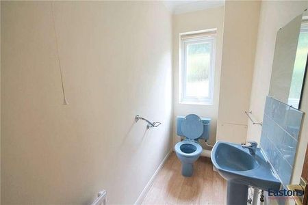 Kings Court, The Avenue, Tadworth, Surrey, KT20 - Photo 3