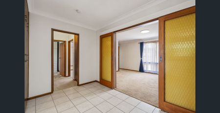 Spacious 2 bedroom home with secure garage - Photo 5