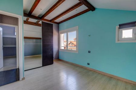 Appartement 4 pièces - 3 chambres - Villaz - Cave + Parkings - Photo 2