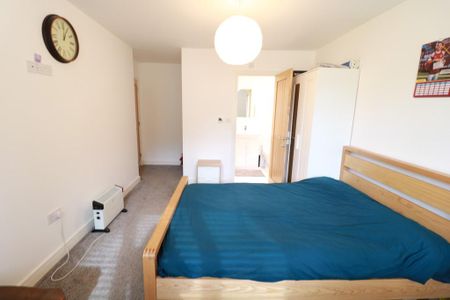 3 bedroom detached bungalow to rent - Photo 3