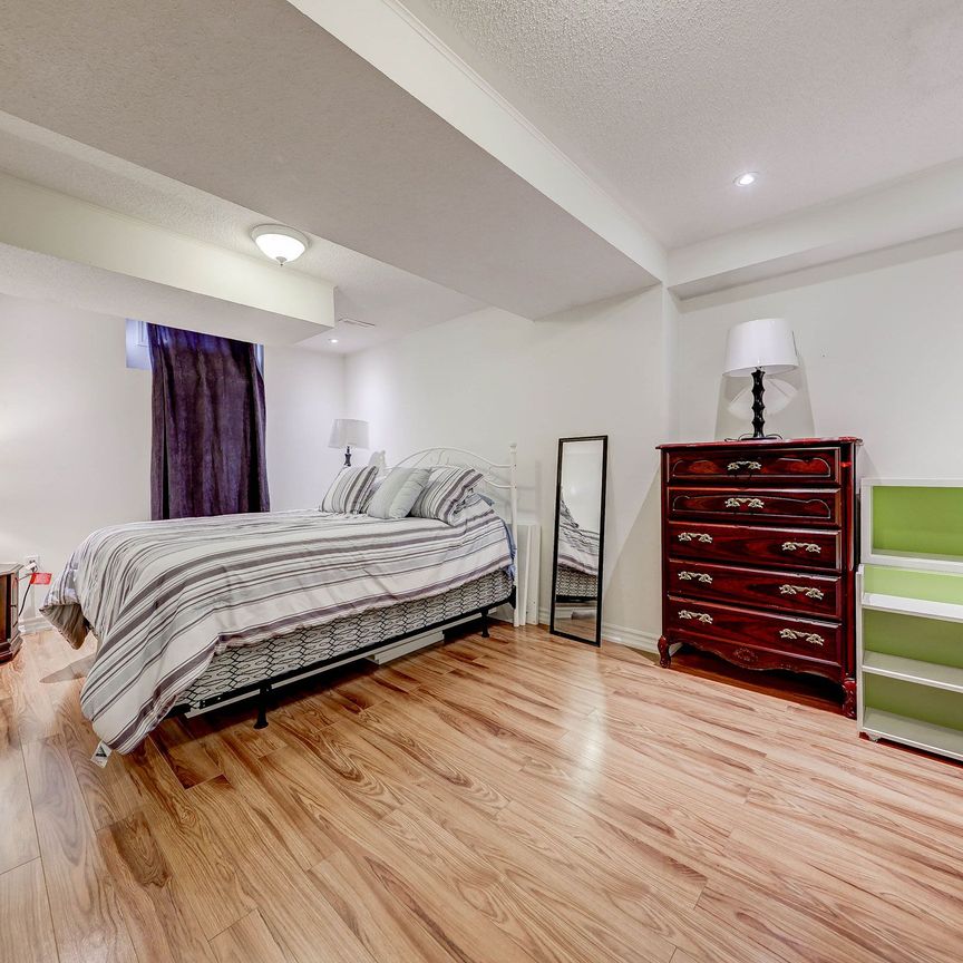 For Lease - 83 Formosa Drive, Richmond Hill, Ontario - Photo 1