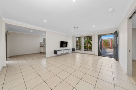 22 Callaghan Way, Capalaba QLD 4157 - House For Rent | Domain - Photo 3