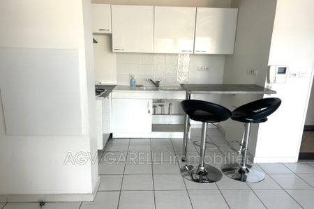 Location Appartement 3 pièces 56m² TOULON 83200 - Photo 4
