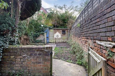 2 bedroom end of terrace house to rent - Photo 5