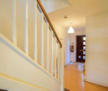 St Davids Square, London, E14 - Photo 1