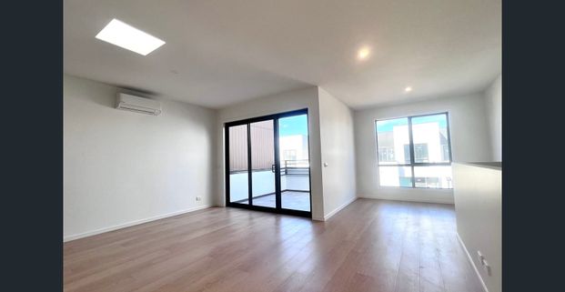 Brand new townhouse in the heart of Aurora Estate! - Photo 1