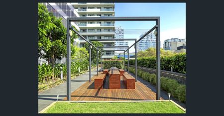 94sqm 1 bedroom apartment with a large courtyard - Photo 5