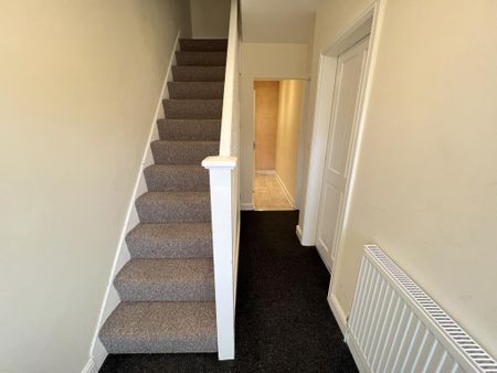 3 bedroom terraced house to rent - Photo 2