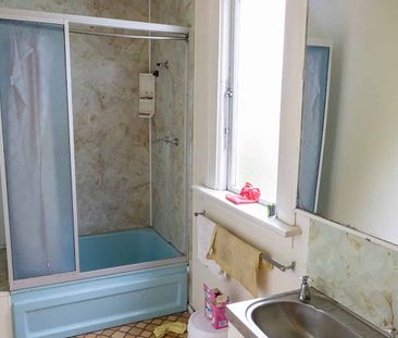 All inclusive rooms on Russell St - Available now - Photo 5