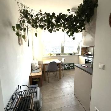 Helle Singlewohnung im fünften und letzten Liftstock mit südseitigem Balkon - Photo 1