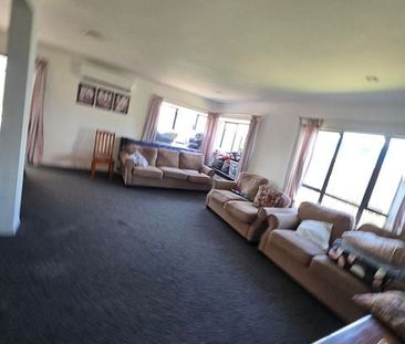 3 Bed Home with Extra Room Space – Secure Backyard - Photo 4