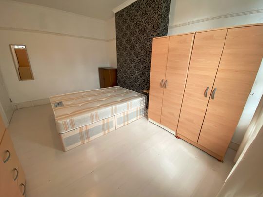 Room in a Shared House, Ivy Road, NW2 - Photo 1