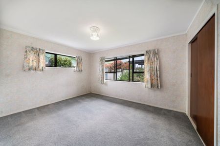 Beautiful Family Home in Blockhouse Bay - Photo 5