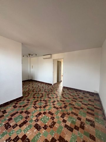 CHATEAURENARD - Appartement avec 2 chambres, bureau et terrasse., - Photo 4