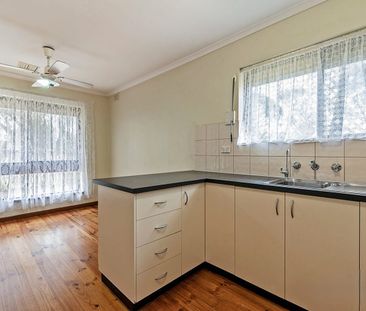 3 or 4 Bedroom neat and tidy Home with huge shed avilable for Rent!! - Photo 6