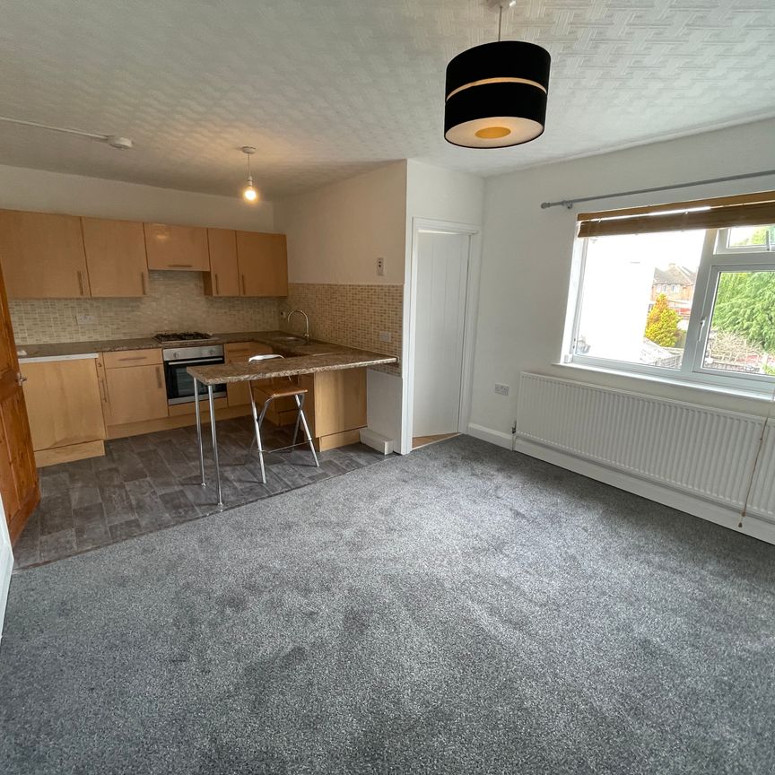 The Crescent, LE18 1HW, Leicester - Photo 1