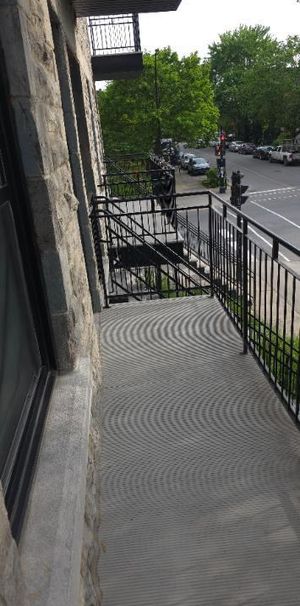 GRAND 5 1/2 À LOUER - Photo 1