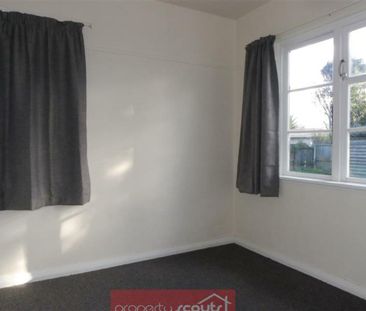 3 bedroom in Woolston - Photo 3