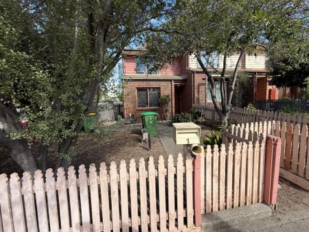 1 Secomb Place, Footscray VIC 3011 - Photo 2