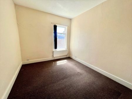 2 Bedroom Flat / Apartment - Clovelly Road, Southampton - Photo 4