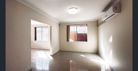 Full Brick, Spacious Five Bedrooms Family Home - Photo 4