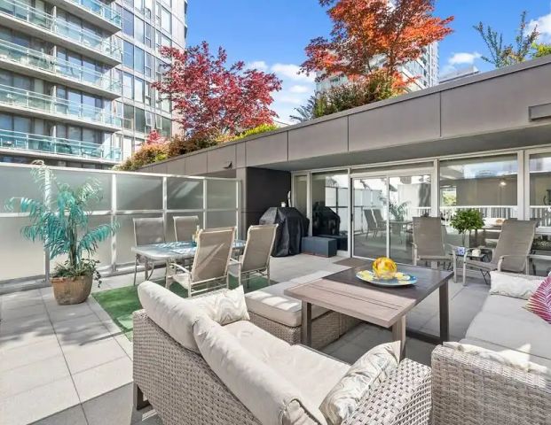 Furnished Executive townhouse with lots of outdoor space — 2 Bedrooms+ Den Townhouse - Photo 1