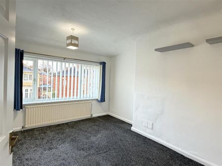 3 bedroom end of terrace house to rent - Photo 2