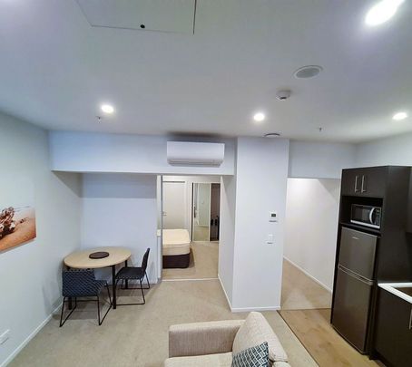 High-quality One Bed Apartment - Photo 1