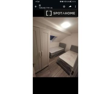 Room for rent in 5-bedroom house in Ballybough, Dublin - Photo 4