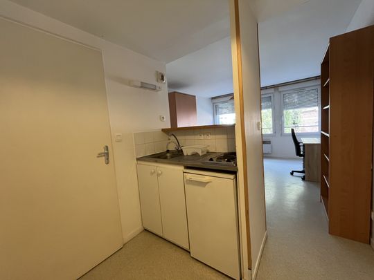 STUDIO - 1er étage - meublé - 23m2 - rue Fernel - Photo 1