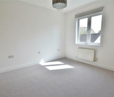 Lydger Close, Woking, Surrey, GU22 - Photo 3