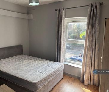 1 bedroom in a house share to rent - Photo 3