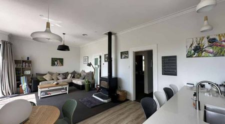 Charming 4 bedroom home with stunning views!!! - Photo 2