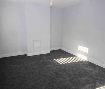 2 bedroom semi-detached house to rent - Photo 3