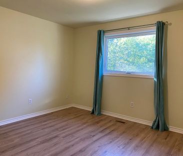 For Lease - 151 Chalfield Lane, Mississauga, Ontario - Photo 2