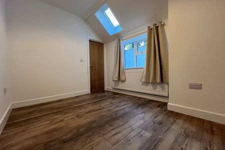 Dove Bank, UTTOXETER - Photo 2