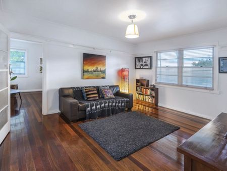 Timeless Charm Meets Comfort in the Heart of Wavell Heights - Photo 2