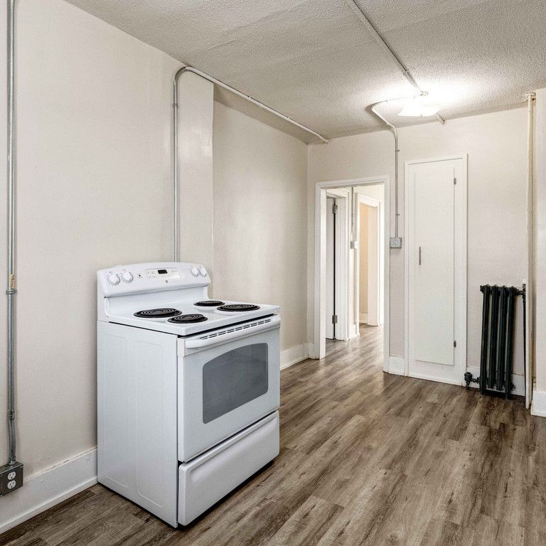 Renovated Suite - 1 Bedroom - Photo 1