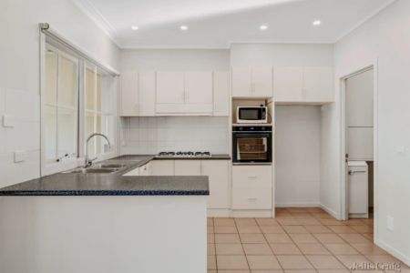 3 Bed, 2 Bath - Photo 4